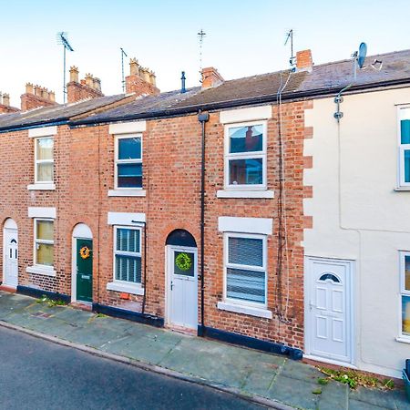 New! Spacious 2-Bed Home In Chester City-Centre By 53 Degrees Property, Ideal For Couples & Small Groups, Great Location - Sleeps 5 外观 照片