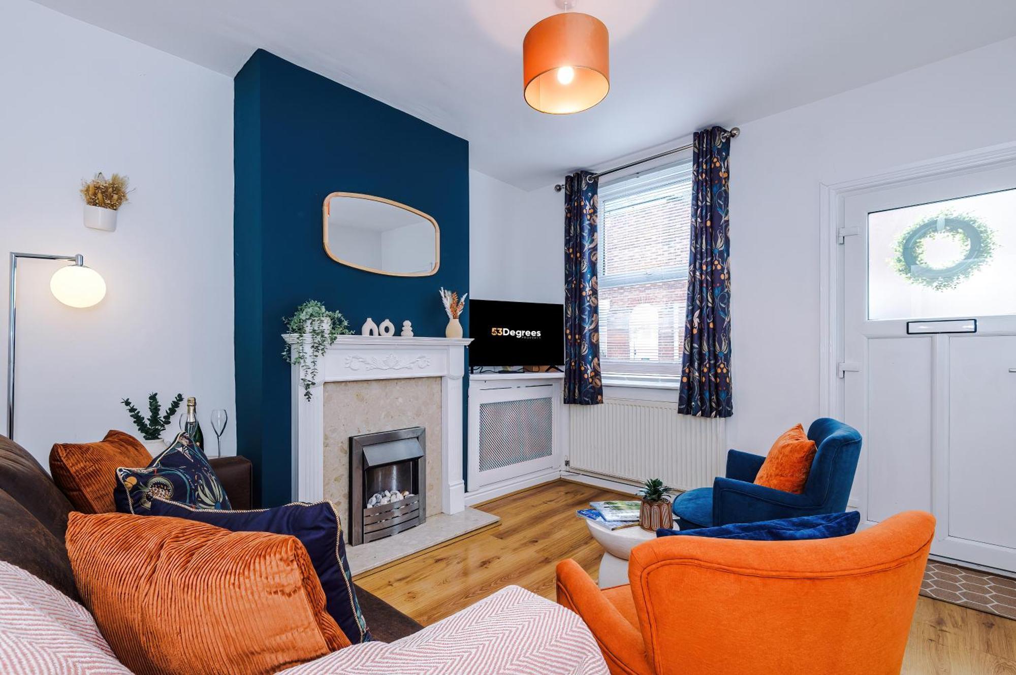 New! Spacious 2-Bed Home In Chester City-Centre By 53 Degrees Property, Ideal For Couples & Small Groups, Great Location - Sleeps 5 外观 照片