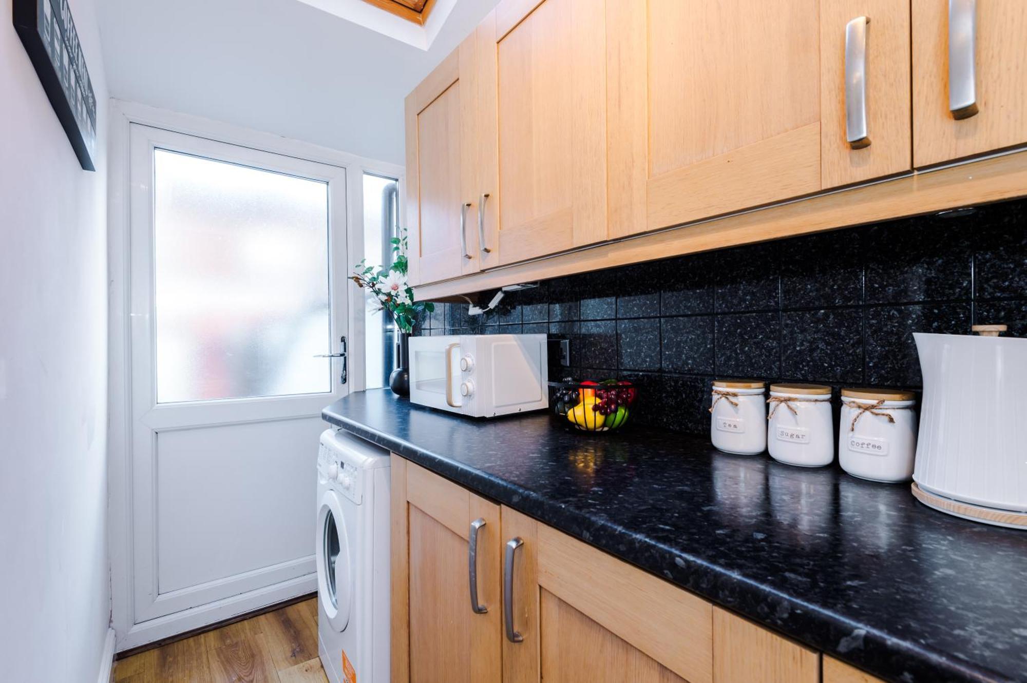 New! Spacious 2-Bed Home In Chester City-Centre By 53 Degrees Property, Ideal For Couples & Small Groups, Great Location - Sleeps 5 外观 照片